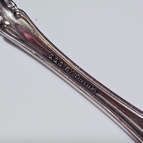 3 Oneida Renoir Pembrooke Soup Spoons 6.5" SS pierced 90s vtg Baroque - Picture 5 of 9